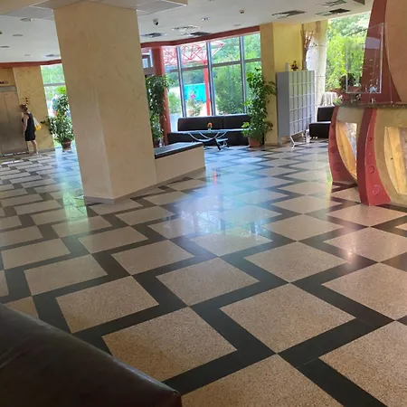 Kamenec 4* كيتن